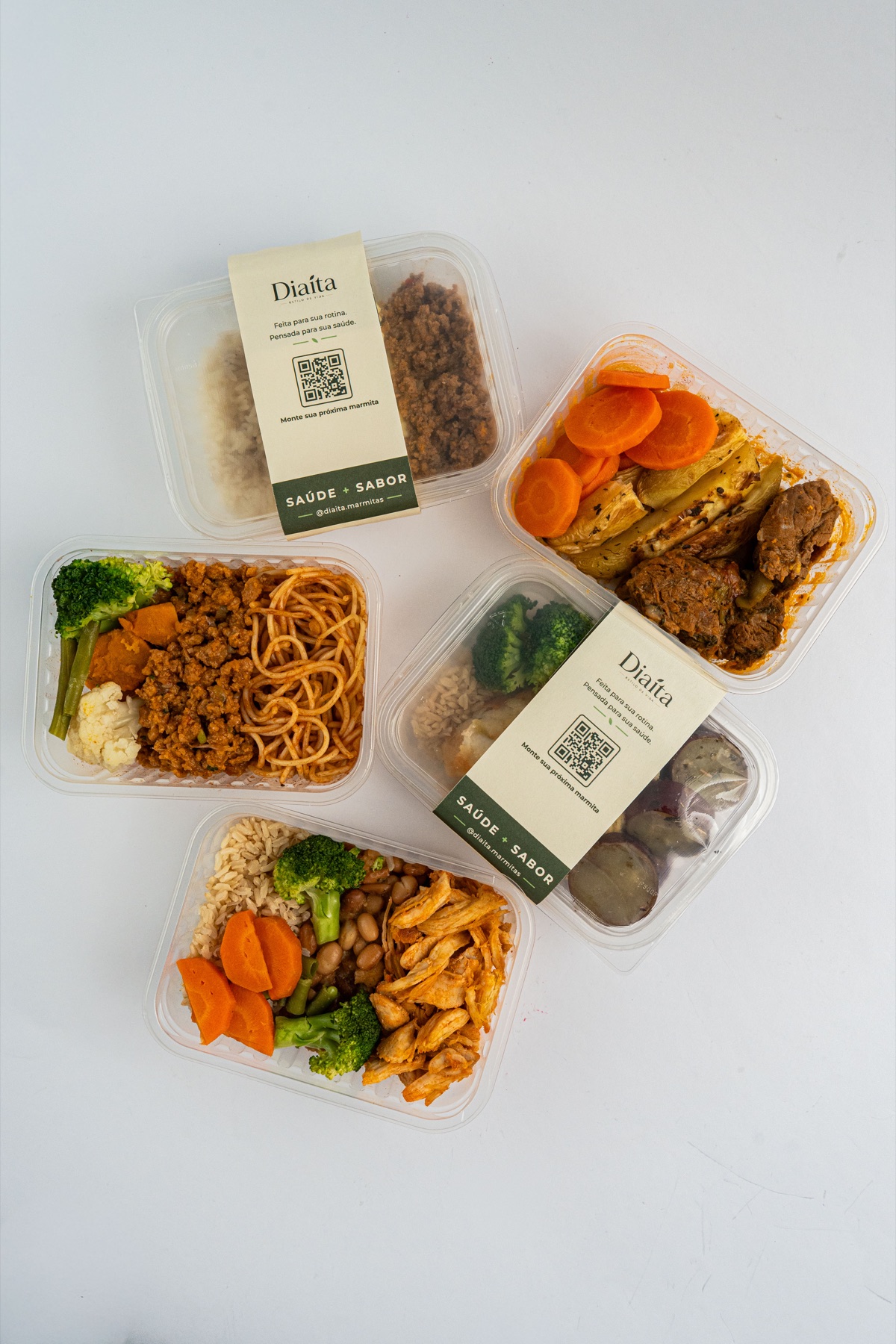 Conjunto de marmitas Diaita com diferentes combinações de proteínas e acompanhamentos